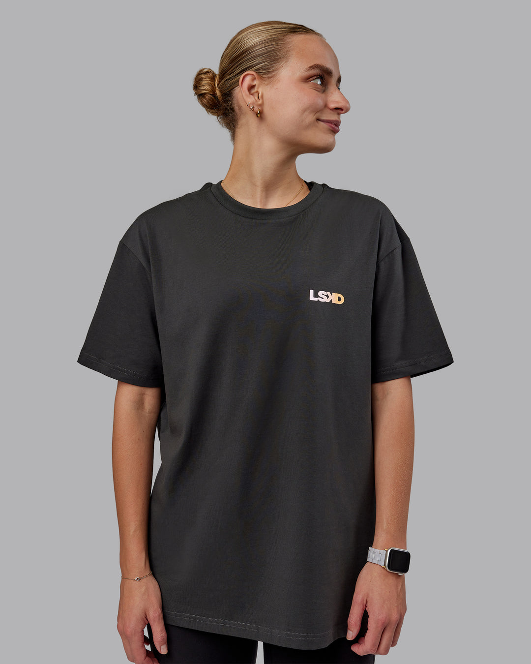 Woman wearing Unisex E.T.J FLXCotton Tee Oversize - Pirate Black-Pop Pink