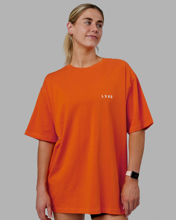 Woman wearing Unisex Endeavour Heavyweight Tee Oversize - Impact Orange