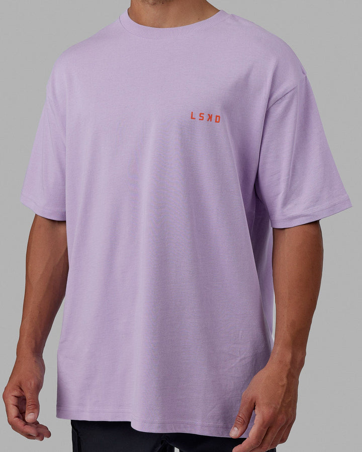 Man wearing Unisex Endeavour Heavyweight Tee Oversize - Pale Lilac-Impact Orange