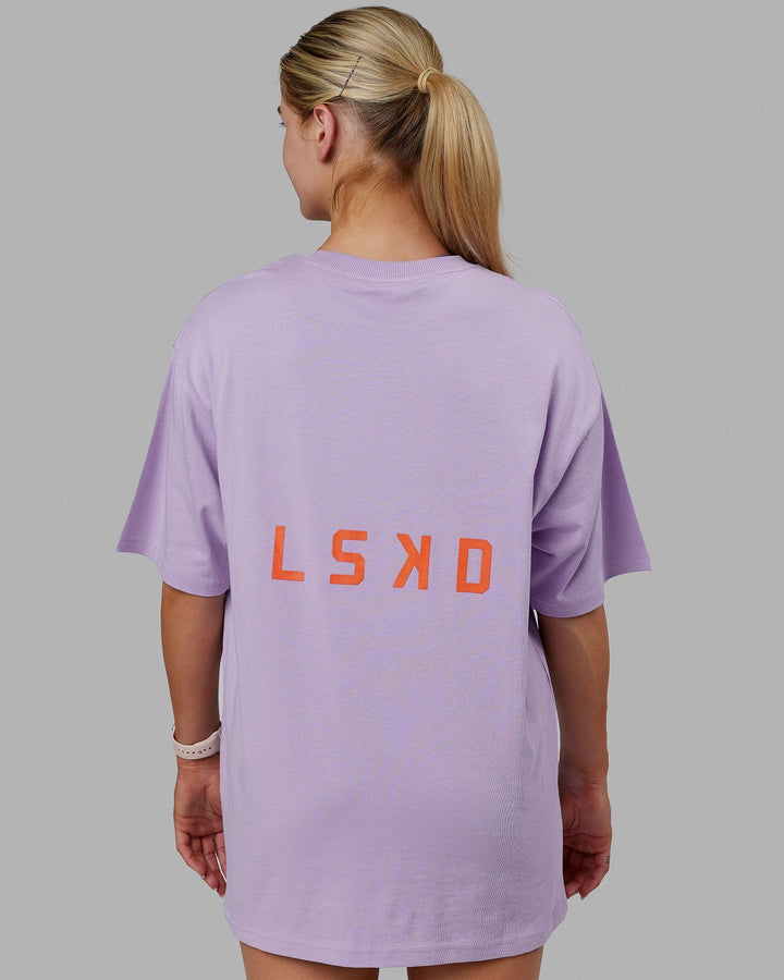 Woman wearing Unisex Endeavour Heavyweight Tee Oversize - Pale Lilac-Impact Orange