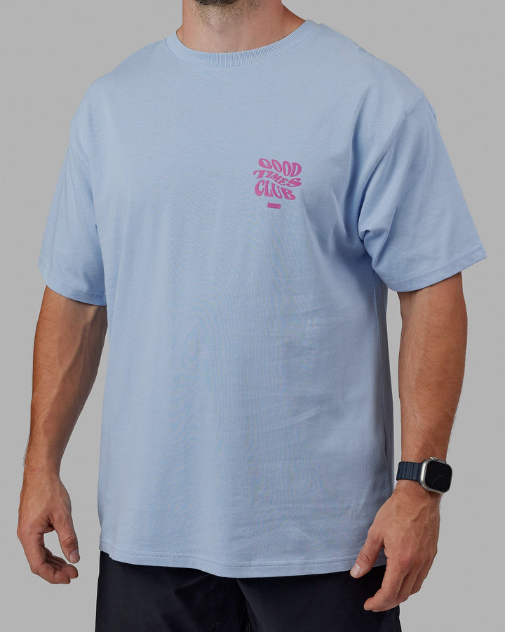 Man wearing Unisex Good Times Heavyweight Tee Oversize - Windsurfer-Spark Pink