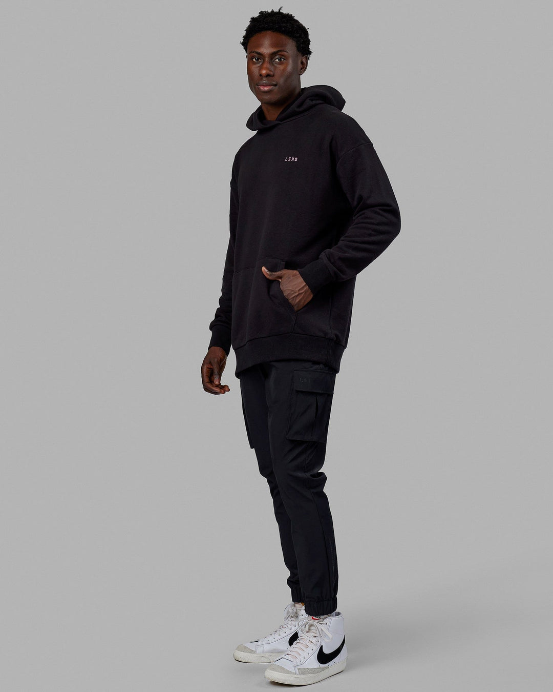 Man wearing Unisex Lift-Up Hoodie Oversize - Black