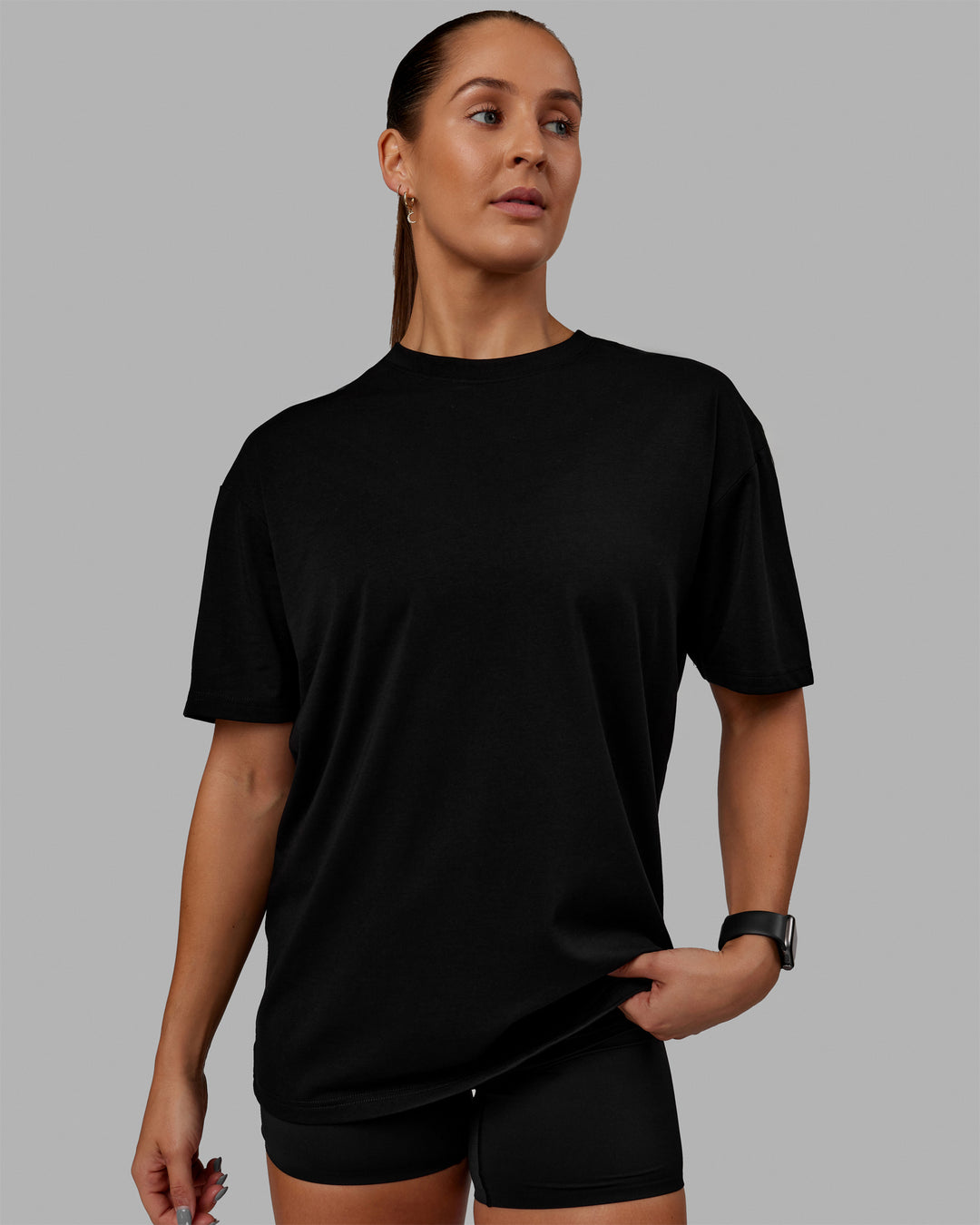 Woman wearing Unisex Lifting Club FLXCotton Tee Oversize - Black-Black