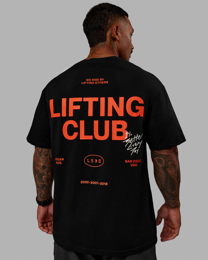 Man wearing Unisex Lifting Club FLXCotton Tee Oversize - Black-Red