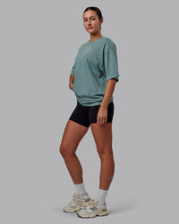 Woman wearing Unisex Washed Lifting Club Heavyweight Tee Oversize - Storm-Black