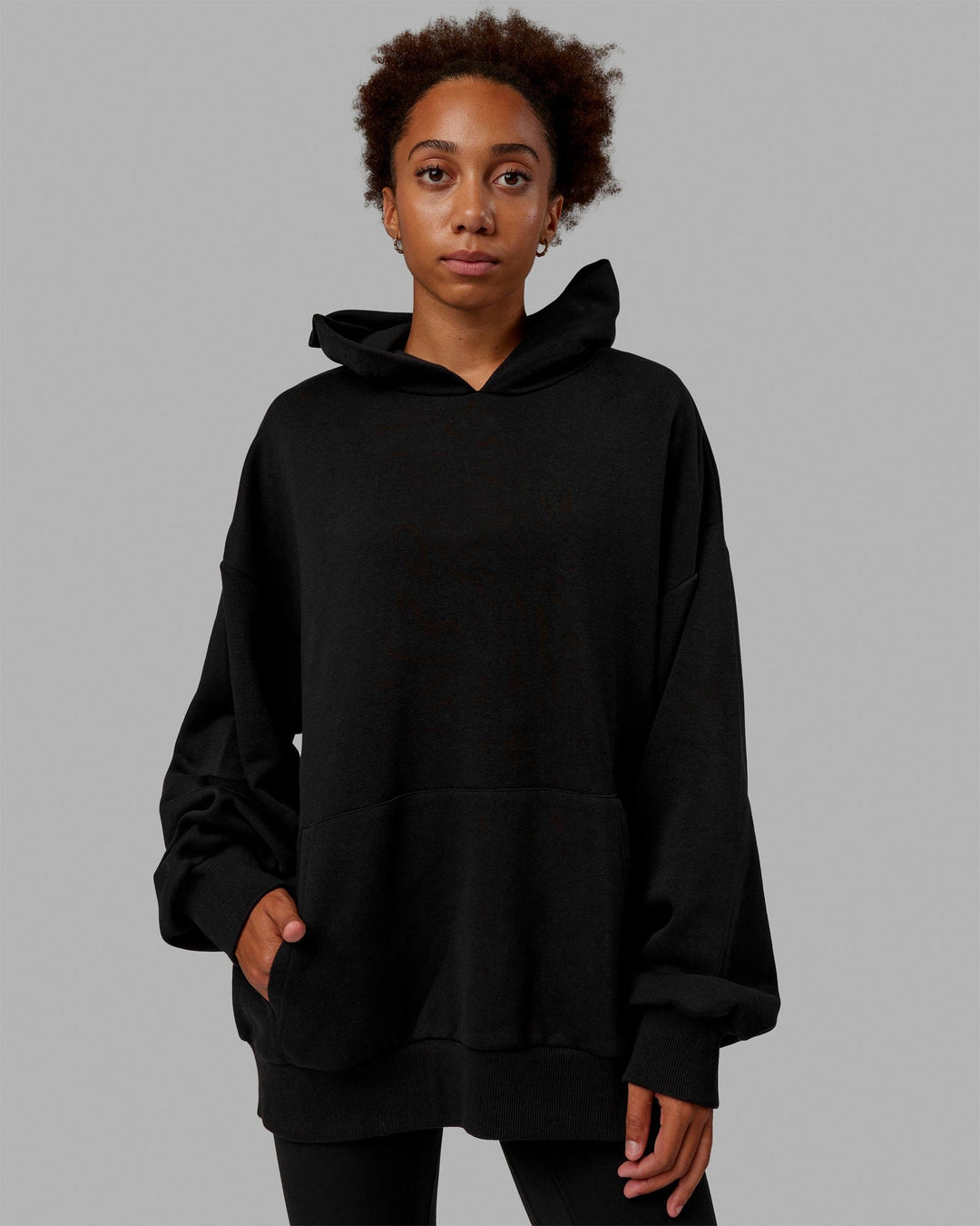Woman wearing Unisex Love The Run Hoodie Oversize - Black-White