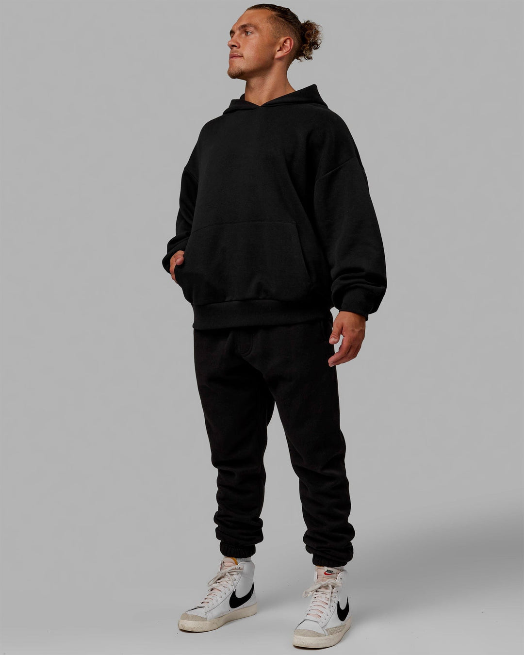 Man wearing Unisex Love The Run Hoodie Oversize - Black-White