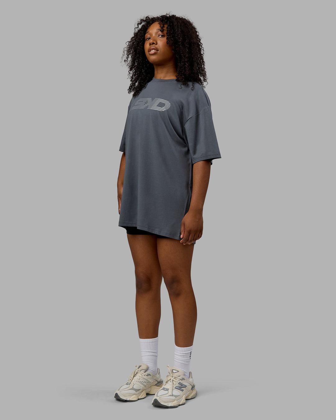 Woman wearing Unisex Motion FLXCotton Tee Oversize - Turbulence-Metallic Silver