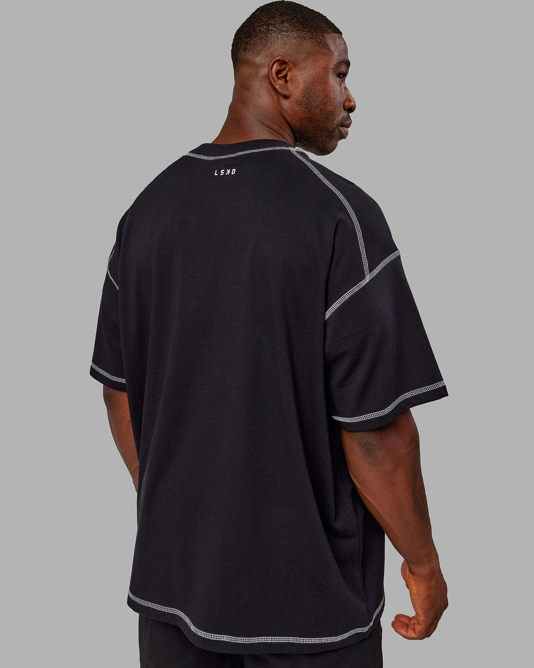 Man wearing Unisex Overlock Ultra-Heavyweight Tee Oversize - Black-White