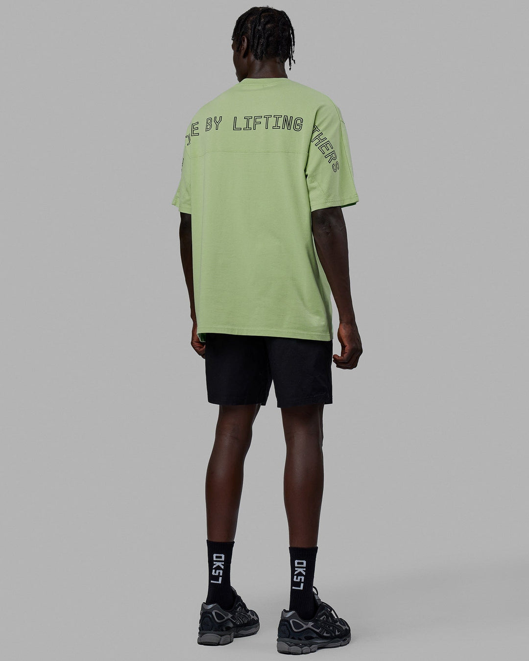 Man wearing Unisex Rise & Lift Heavyweight Tee Oversize - Washed Green Fig