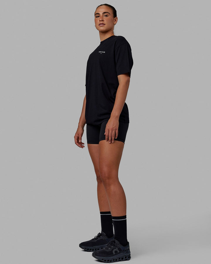 Woman wearing Unisex RUN–CLUB FLXCotton Tee Oversize - Black-White