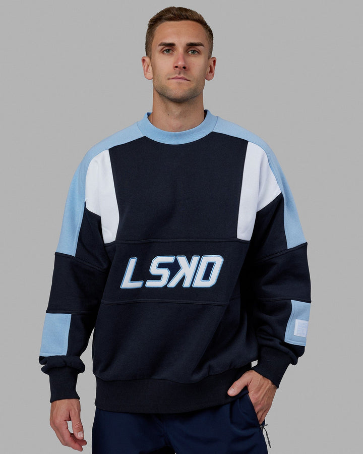 Man wearing Unisex Slam Sweater Oversize - Navy-Blue