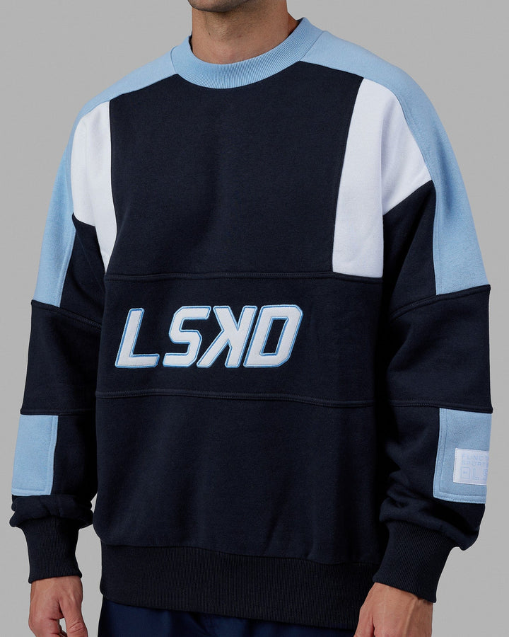 Man wearing Unisex Slam Sweater Oversize - Navy-Blue