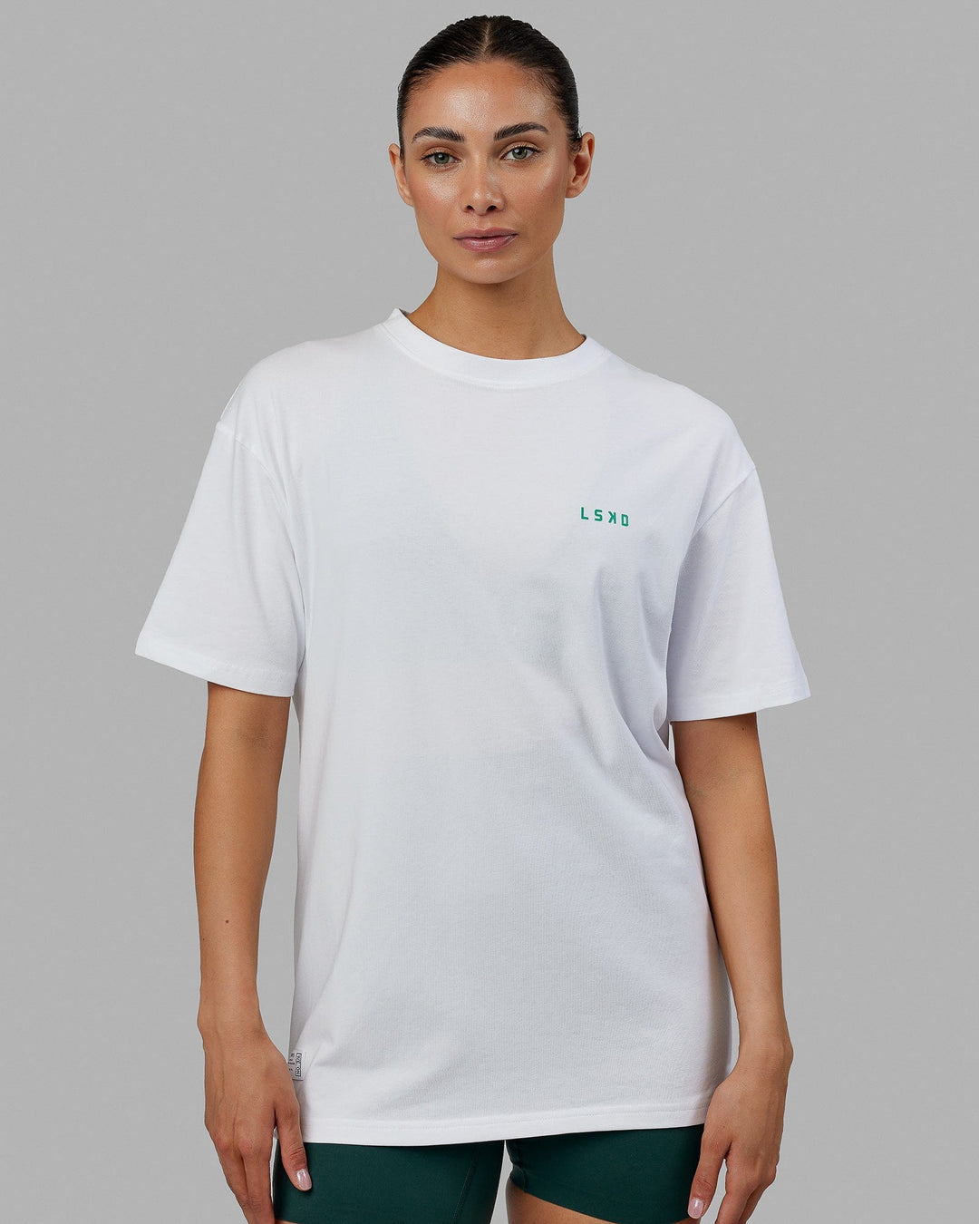 Woman wearing Unisex VS3 FLXCotton Tee Oversize - White-Green Tambourine