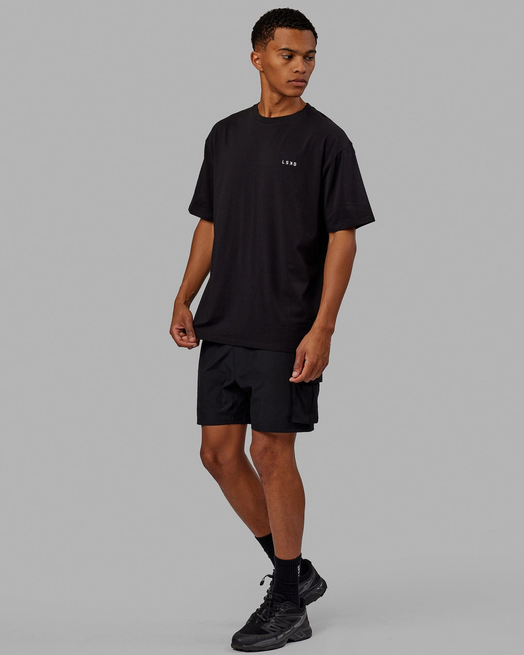 Man wearing VS1 FLXCotton Tee Oversize - Black-White