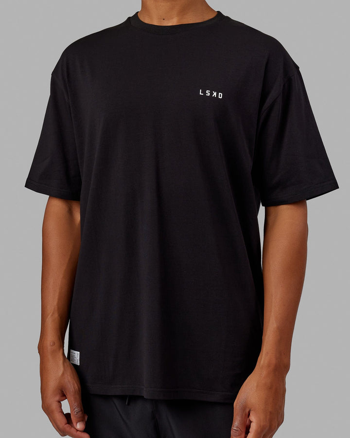 Man wearing VS1 FLXCotton Tee Oversize - Black-White