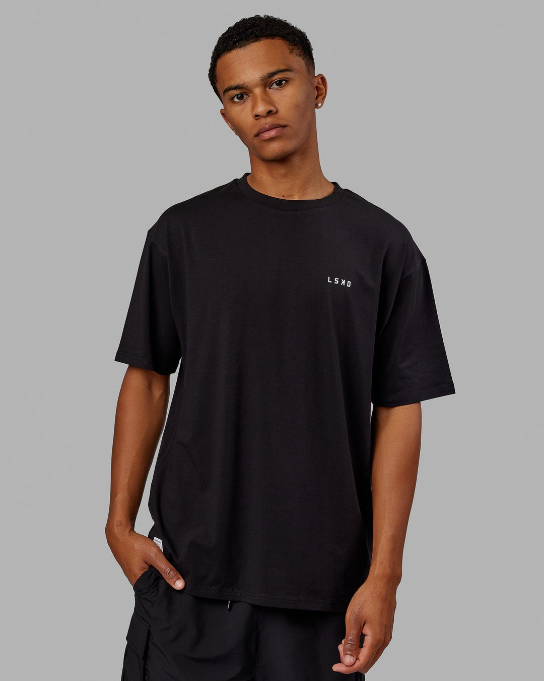 Man wearing VS4 FLXCotton Tee Oversize - Black-White