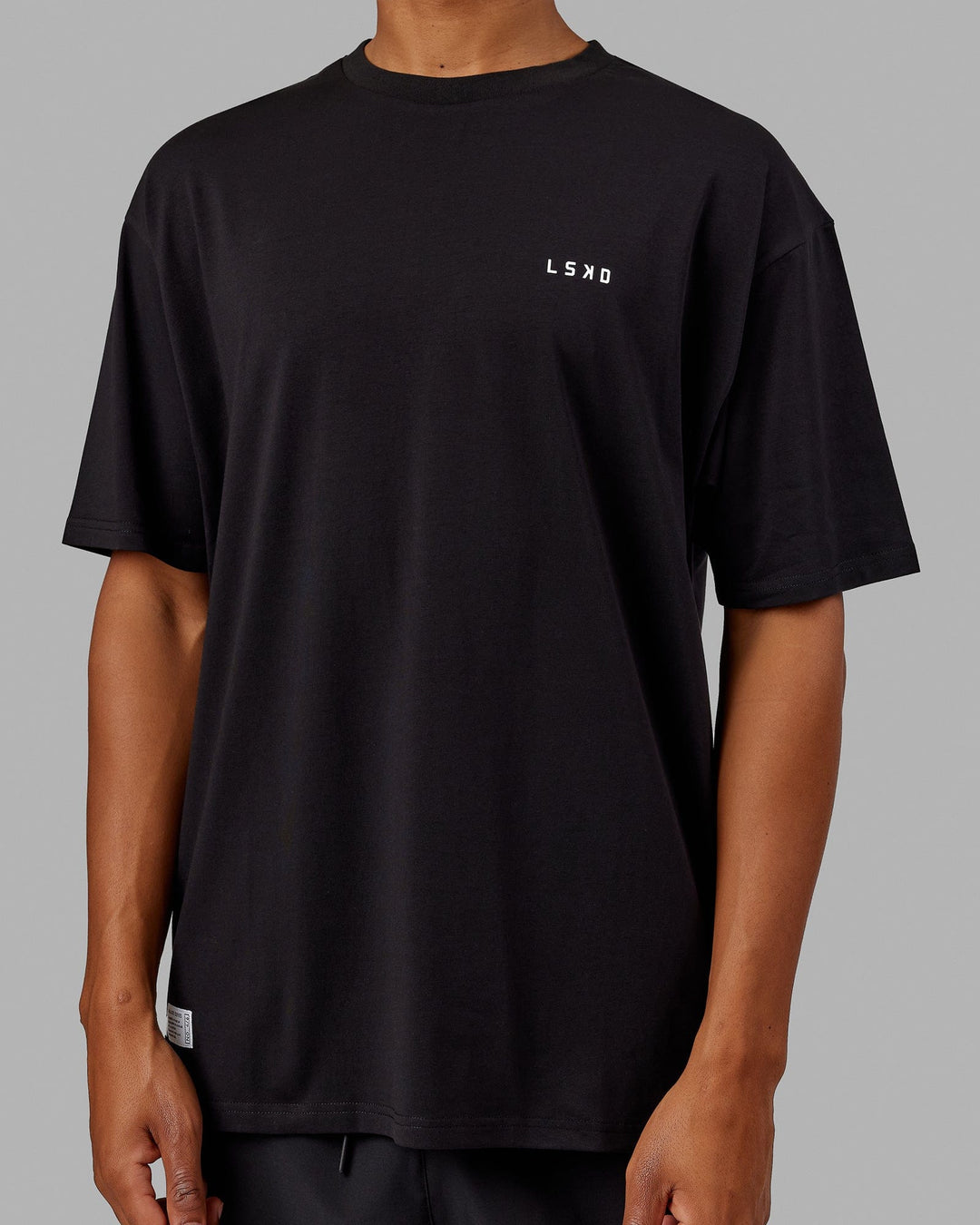 Man wearing VS4 FLXCotton Tee Oversize - Black-White