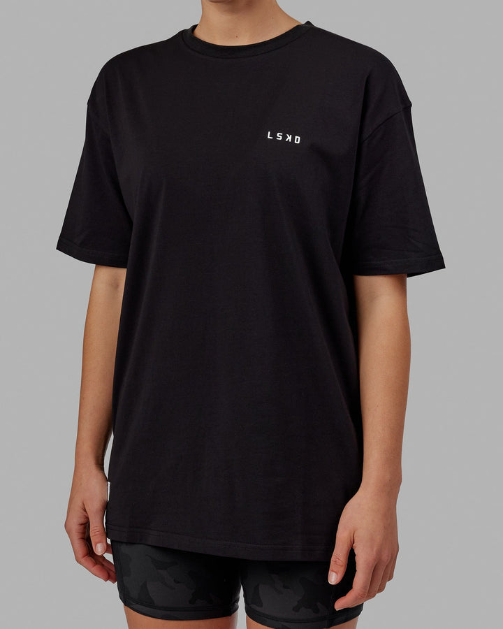 Woman wearing VS4 FLXCotton Tee Oversize - Black-White