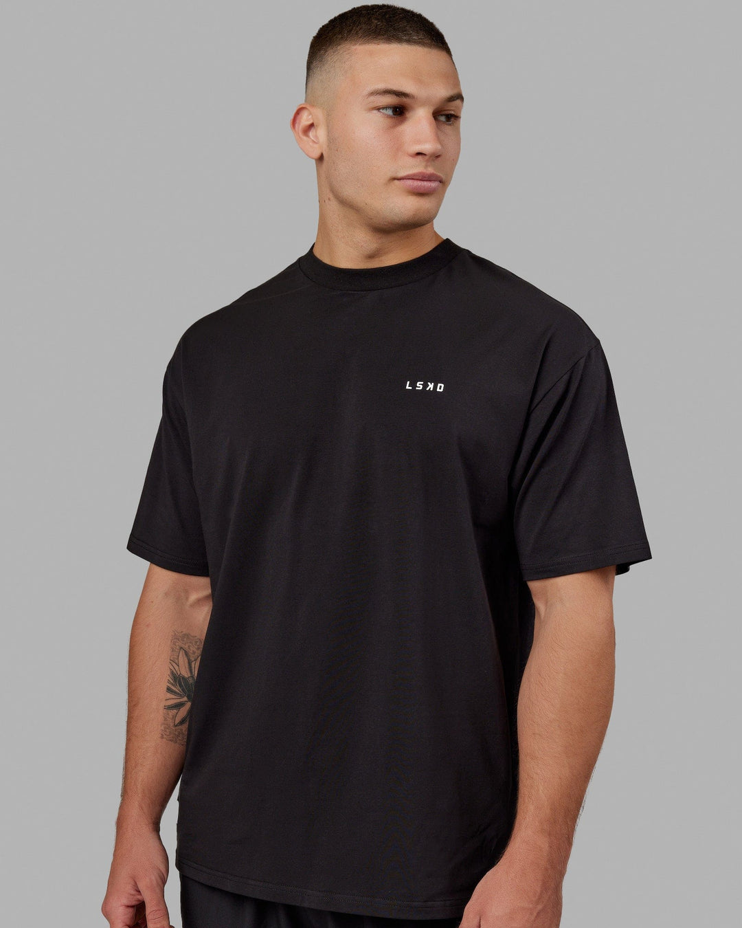 Man wearing Unisex VS5 FLXCotton Tee Oversize - Black-White