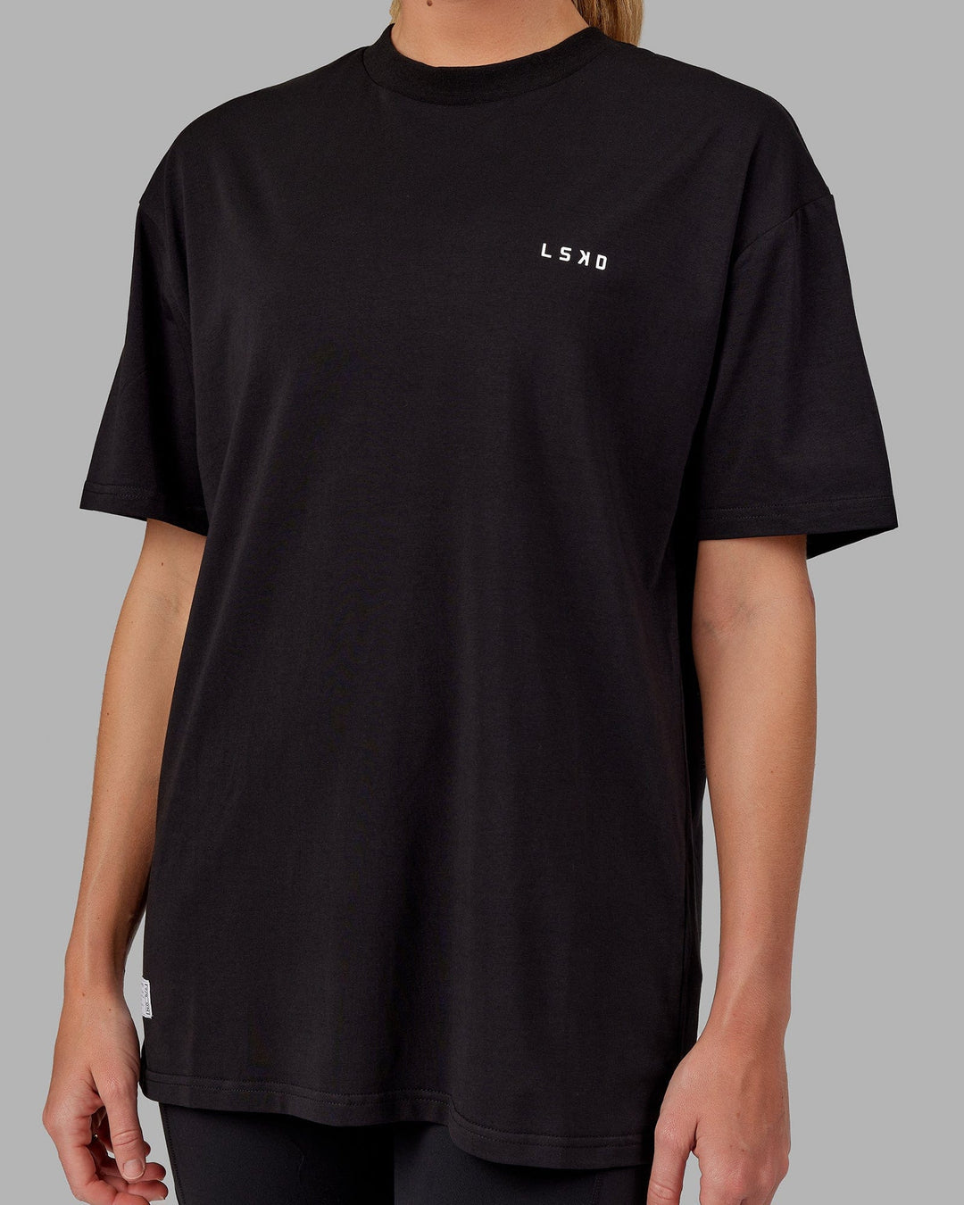 Woman wearing Unisex VS5 FLXCotton Tee Oversize - Black-White
