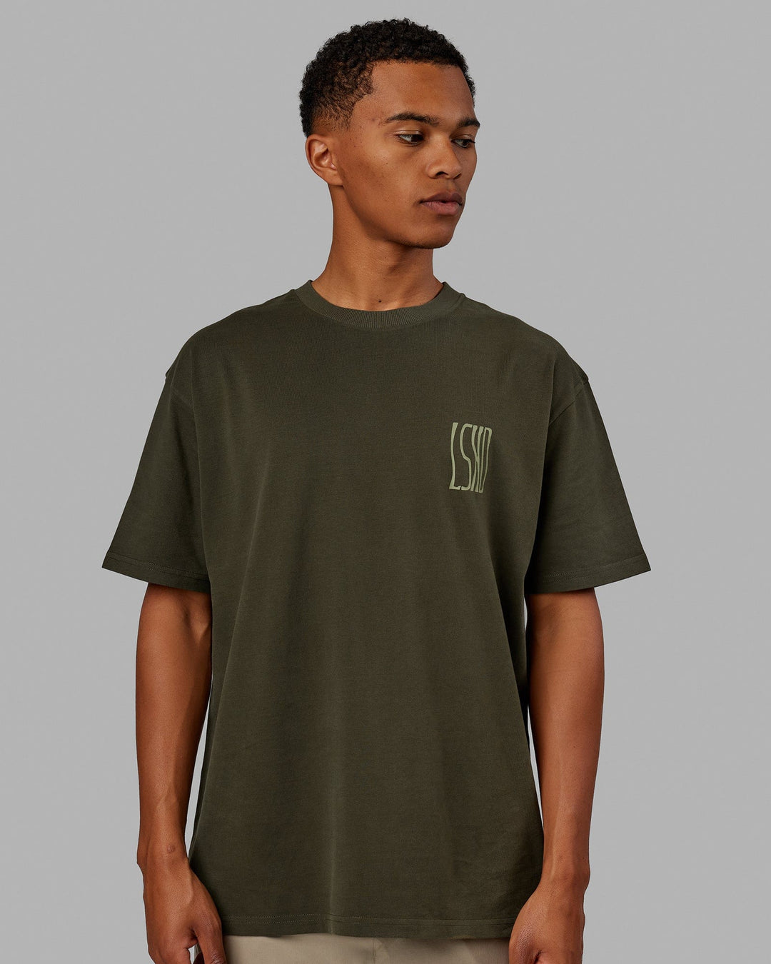 Man wearing Wavy Heavyweight Oversize Tee - Forest Night