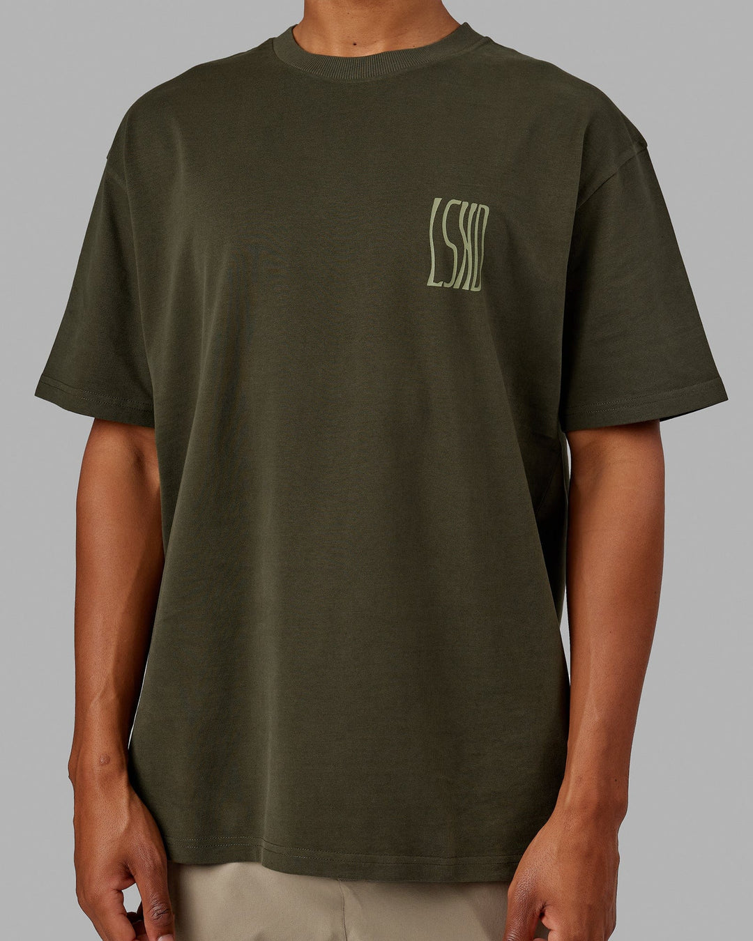 Man wearing Wavy Heavyweight Oversize Tee - Forest Night