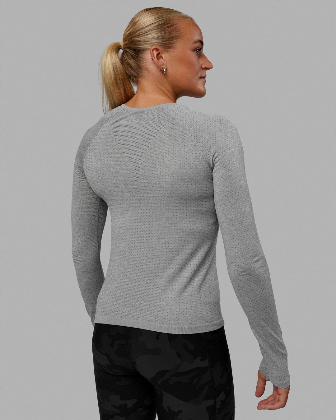 Woman wearing AeroFLX+ Seamless Long Sleeve Tee - Light Grey Marl