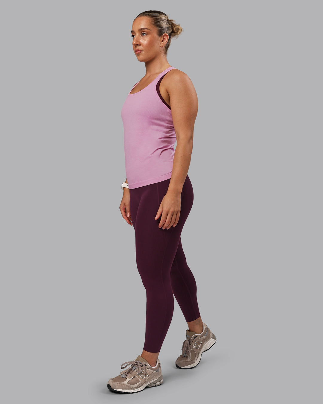 Woman wearing AeroFLX+ Seamless Tank - Bubblegum/Pirouette