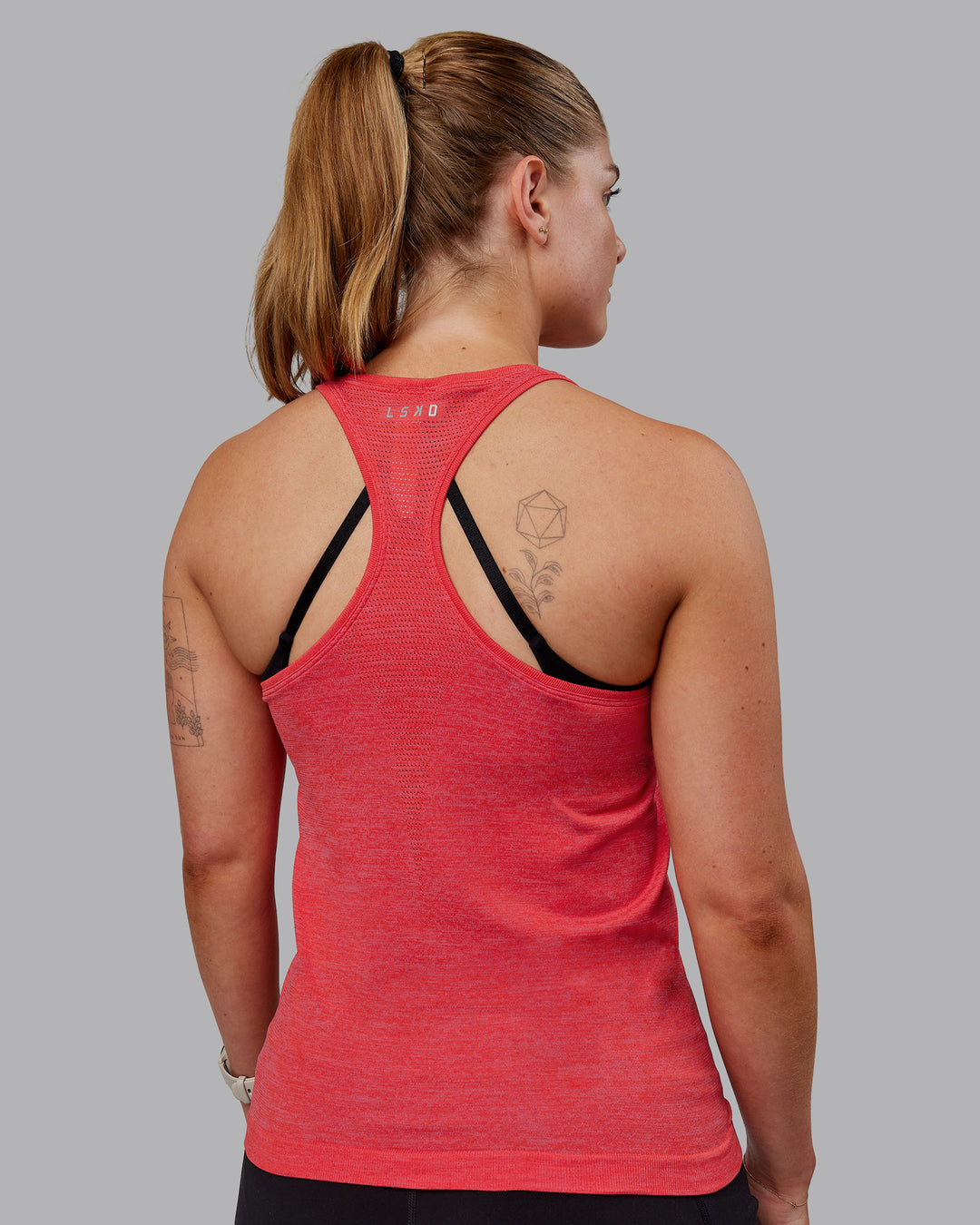 Woman wearing AeroFLX+ Seamless Tank - Fuchsia Pink-Grenadine