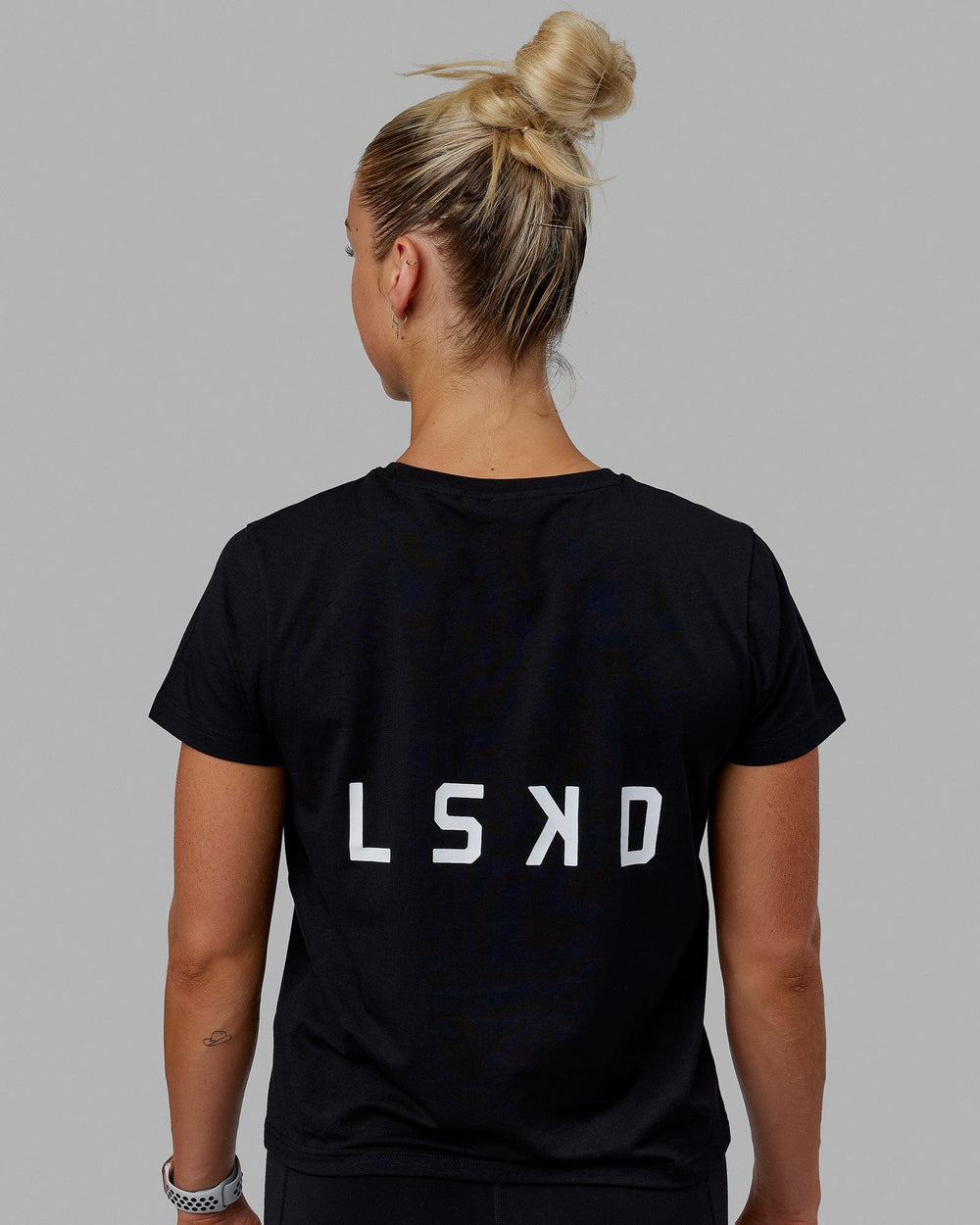 Woman wearing Endeavour FLX Cotton Tee - Black-White