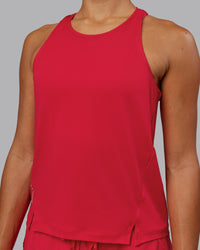 Woman wearing Pace Running Tank - Scarlet