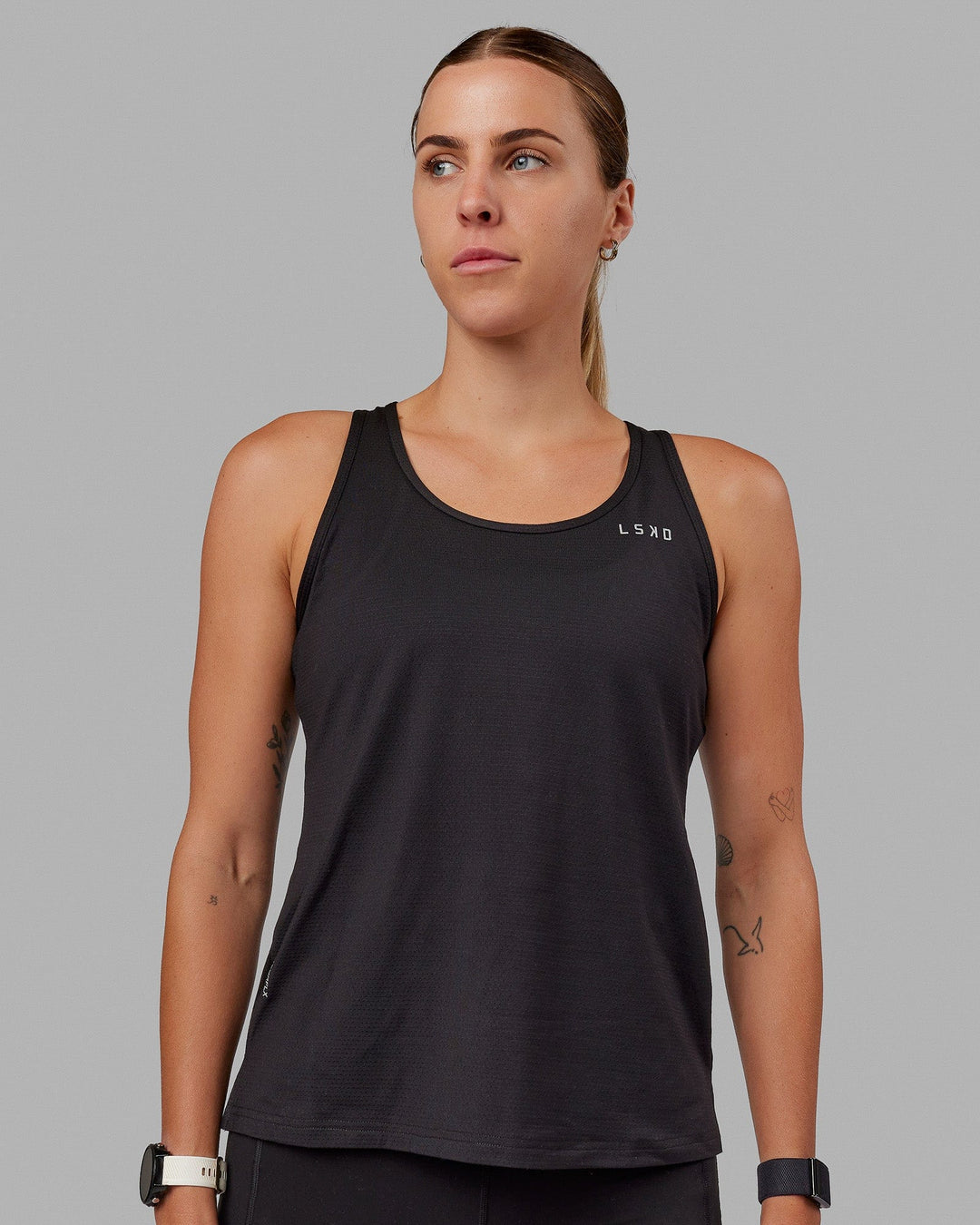 Woman wearing Perform VapourFLX Tank - Black