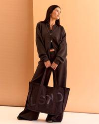 Woman wearing CF Move Through Tote - Hot Chocolate | Model:Chloe
