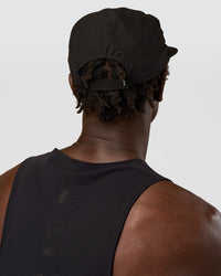 Man wearing Run Club 2.0 Cap - Black | Thumbnail Index: 6