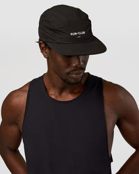 Man wearing Run Club 2.0 Cap - Black | Thumbnail Index: 3
