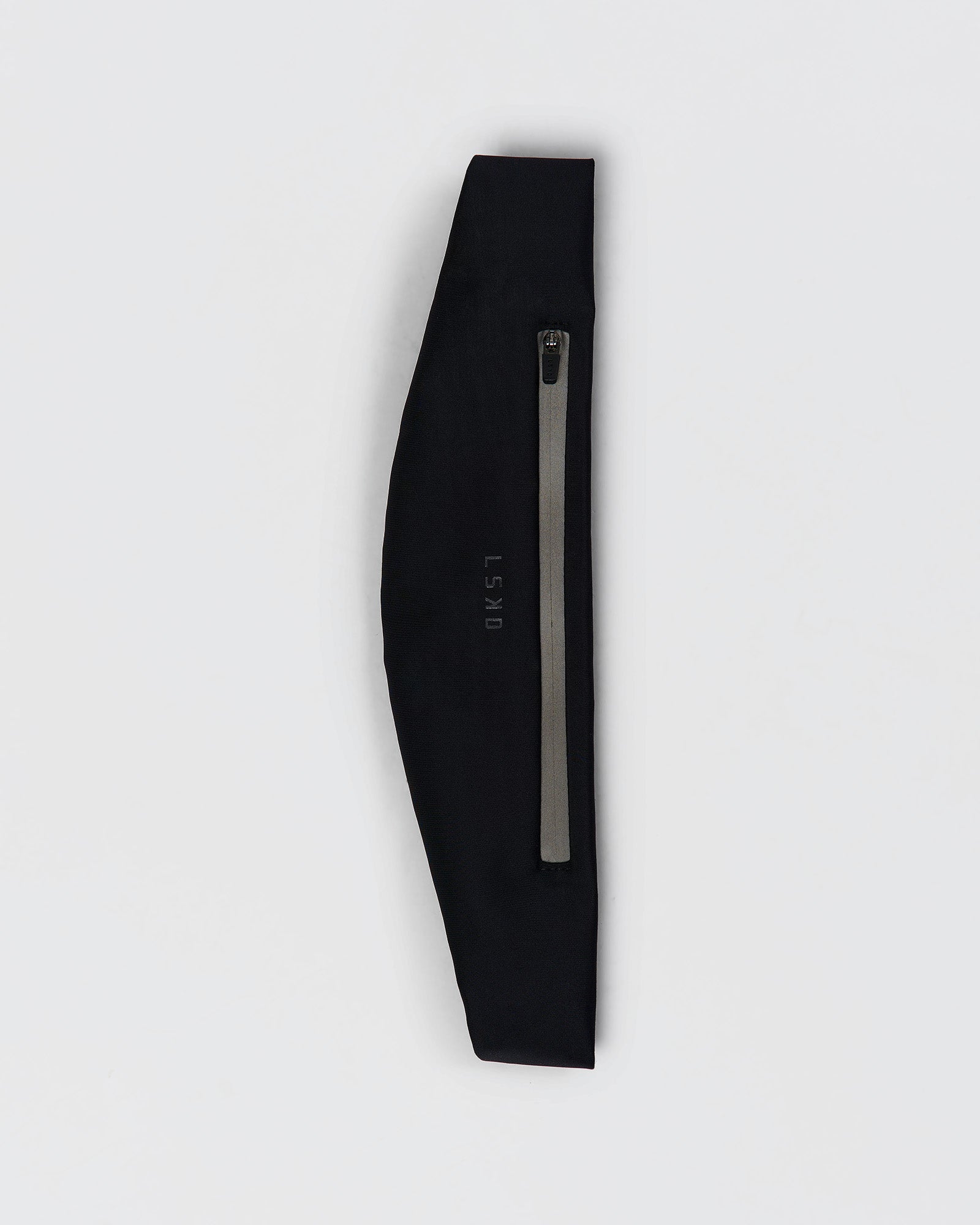 Woman wearing Pace Run Belt - Black-Reflective