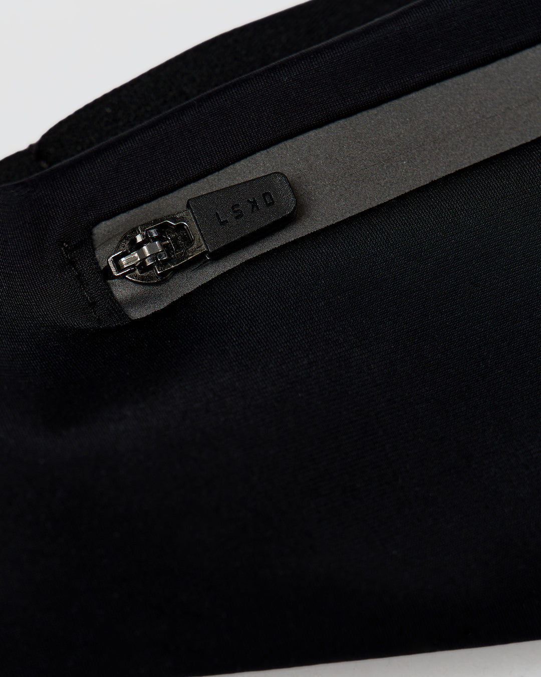 Woman wearing Pace Run Belt - Black-Reflective - view 7
