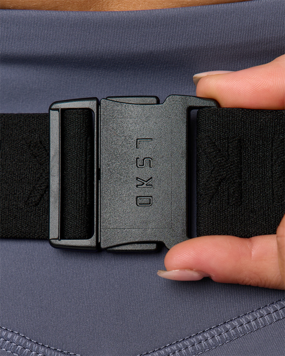 Woman wearing Pace Run Belt - Black-Reflective - view 3