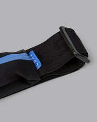 Woman wearing Rep Running Belt 2.0 - Black-Ultramarine | Thumbnail Index: 4