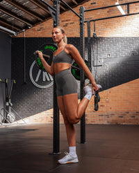 Woman wearing Elite High-Rise 4" Short Pockets - Dark Storm | Model:Sarah | Size:S | Thumbnail Index: 2