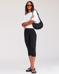 Woman wearing Fusion Ultra High-Rise 3/4 Legging Pockets - Black | Model:Dakota | Size:S