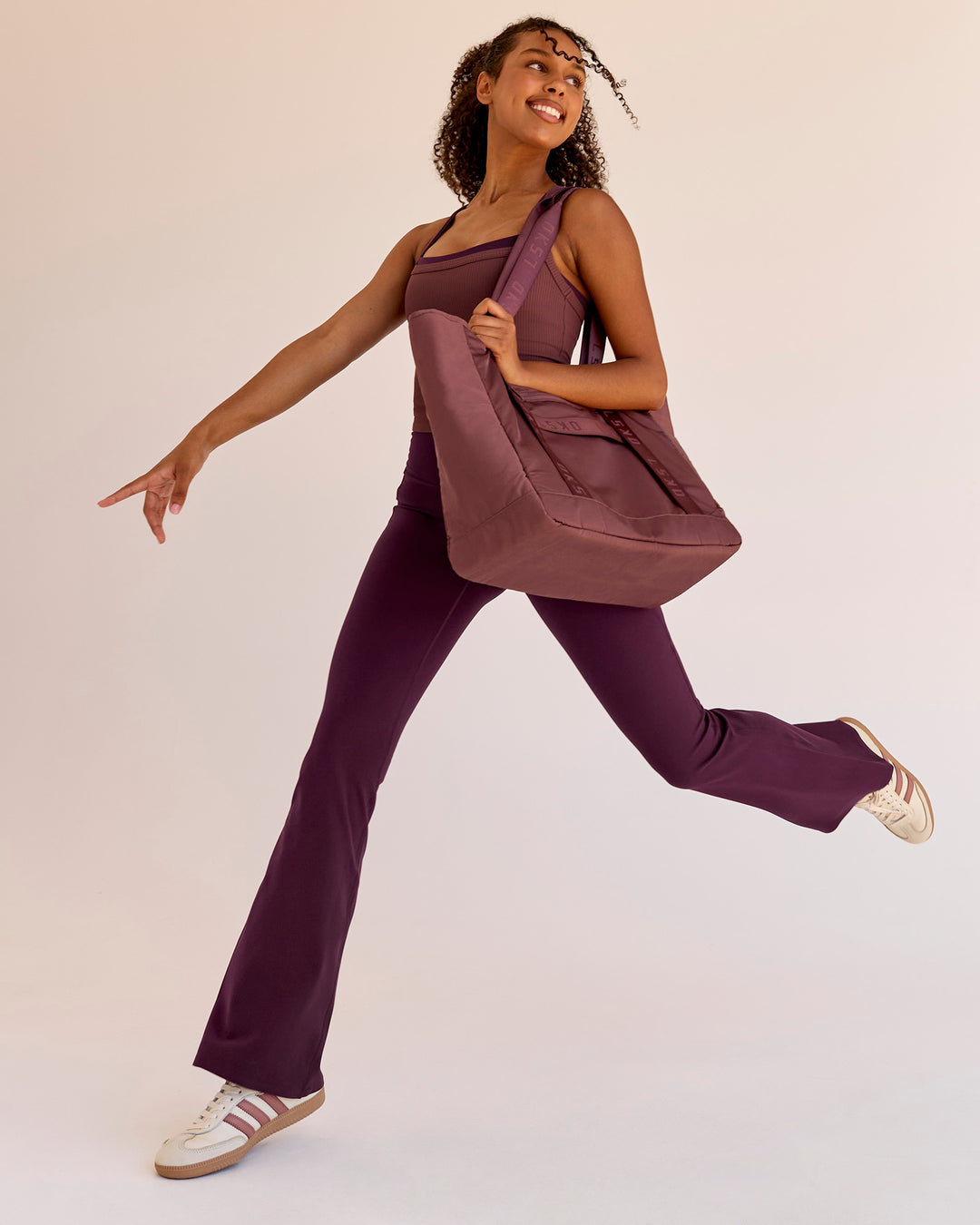 Woman wearing Fusion V-Contour High-Rise Flared Legging Pockets - Cherry Lacquer | Model:Jordan | Size:S