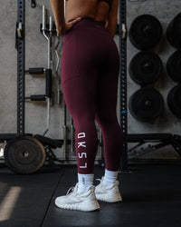 Woman wearing Rep Ultra High-Rise Full Length Legging Pockets - Cherry Lacquer-White | Model:Lyss | Size:S