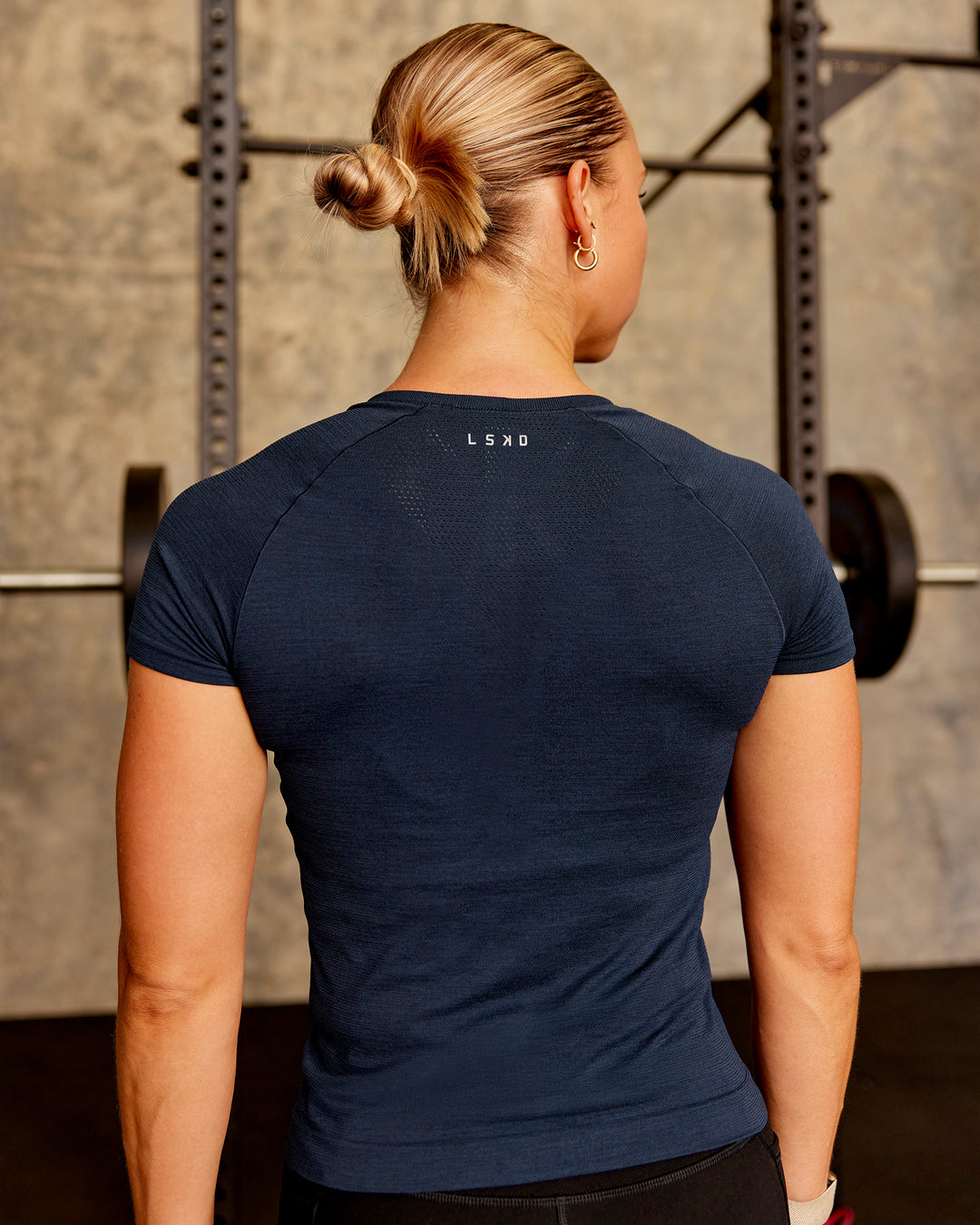 Woman wearing AeroFLX+ Seamless Tee - Future Navy/Future Navy | Model:Gabi | Size:S