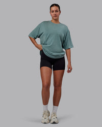 Woman wearing Unisex Washed Lifting Club Heavyweight Tee Oversize - Storm-Black