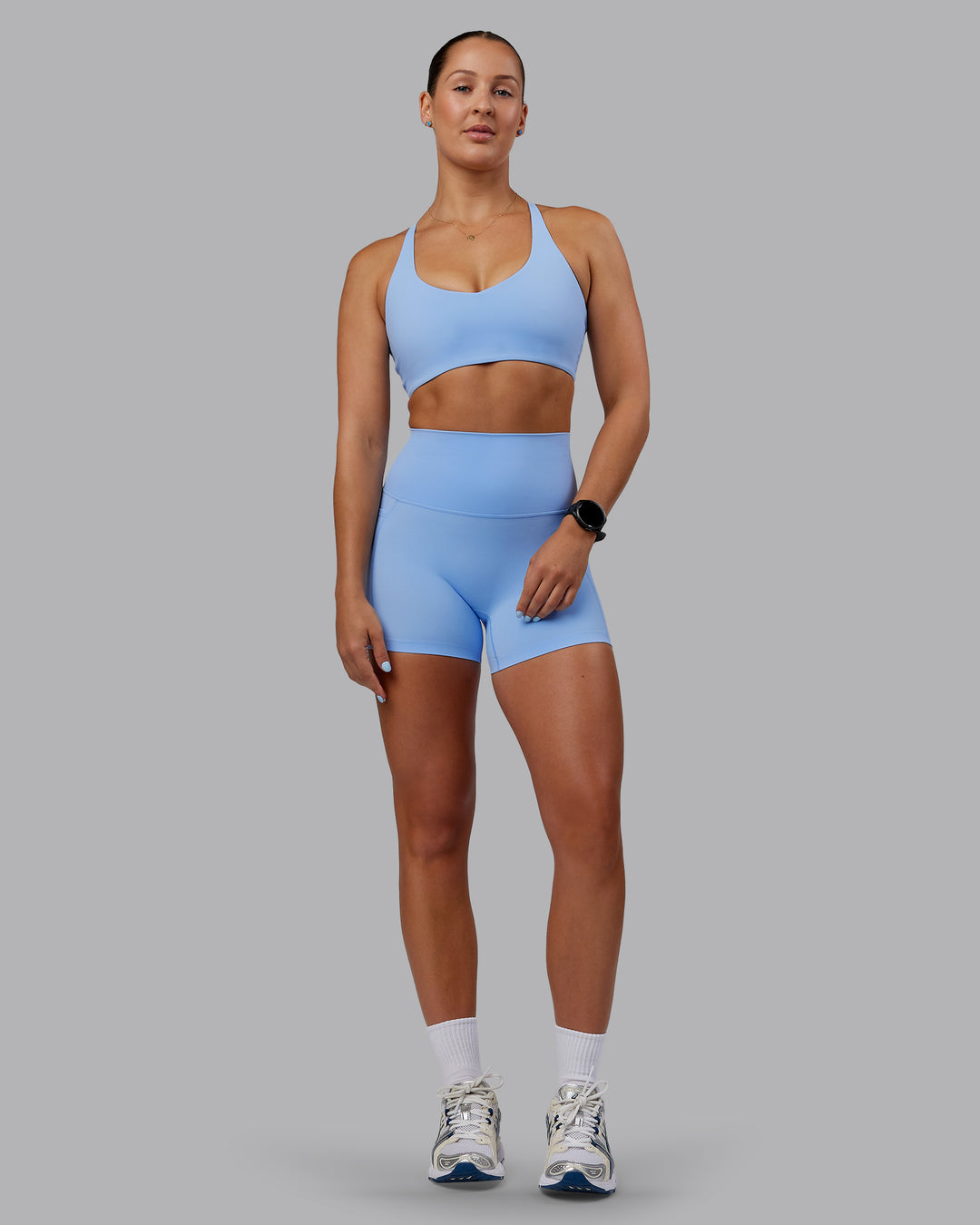 Woman wearing Abs Elixir Ultra High-Rise 4&quot; Short Pockets - Open Air