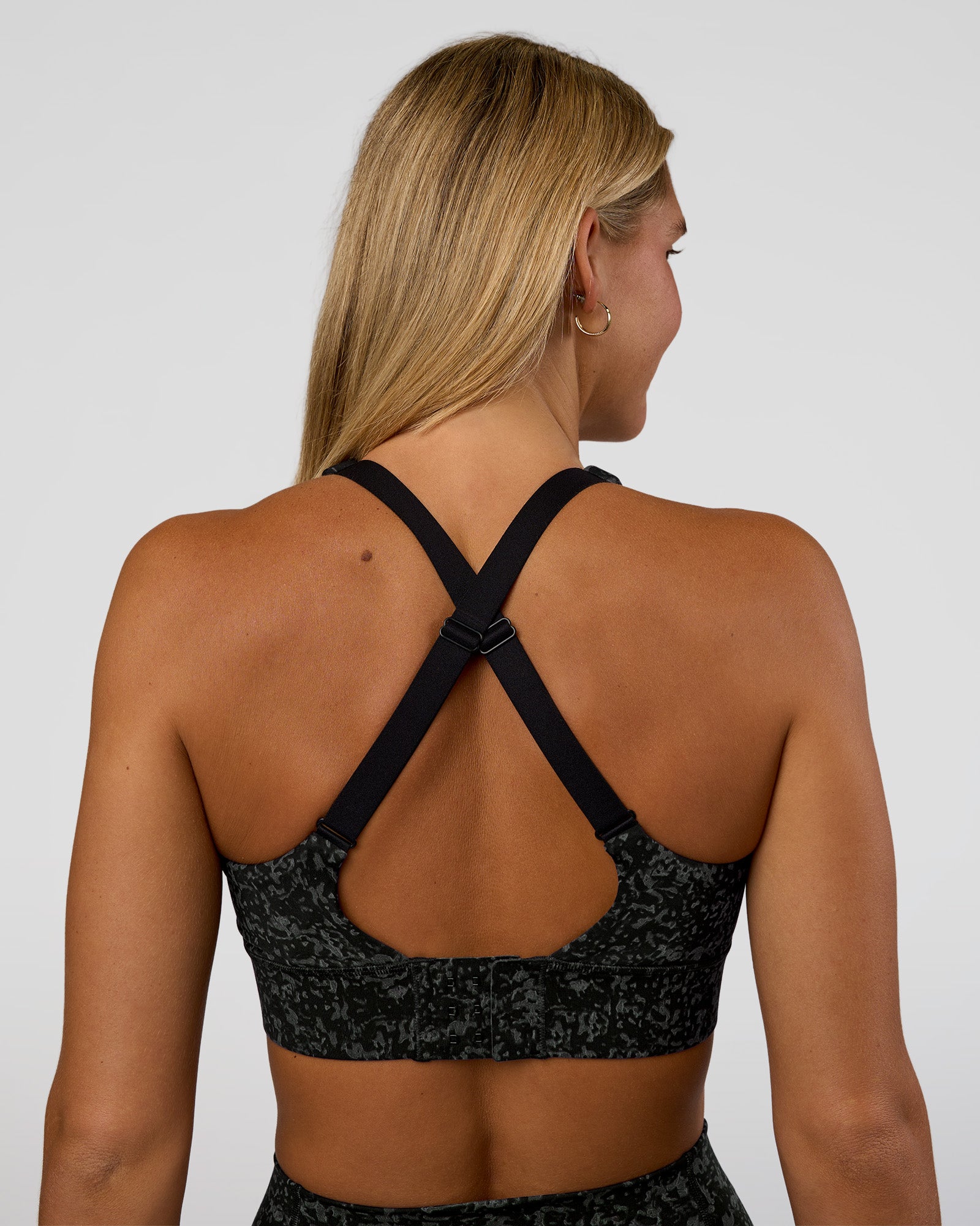 Woman wearing Accelerate Sports Bra - Energy Print Black | Model:Amity | Size:S