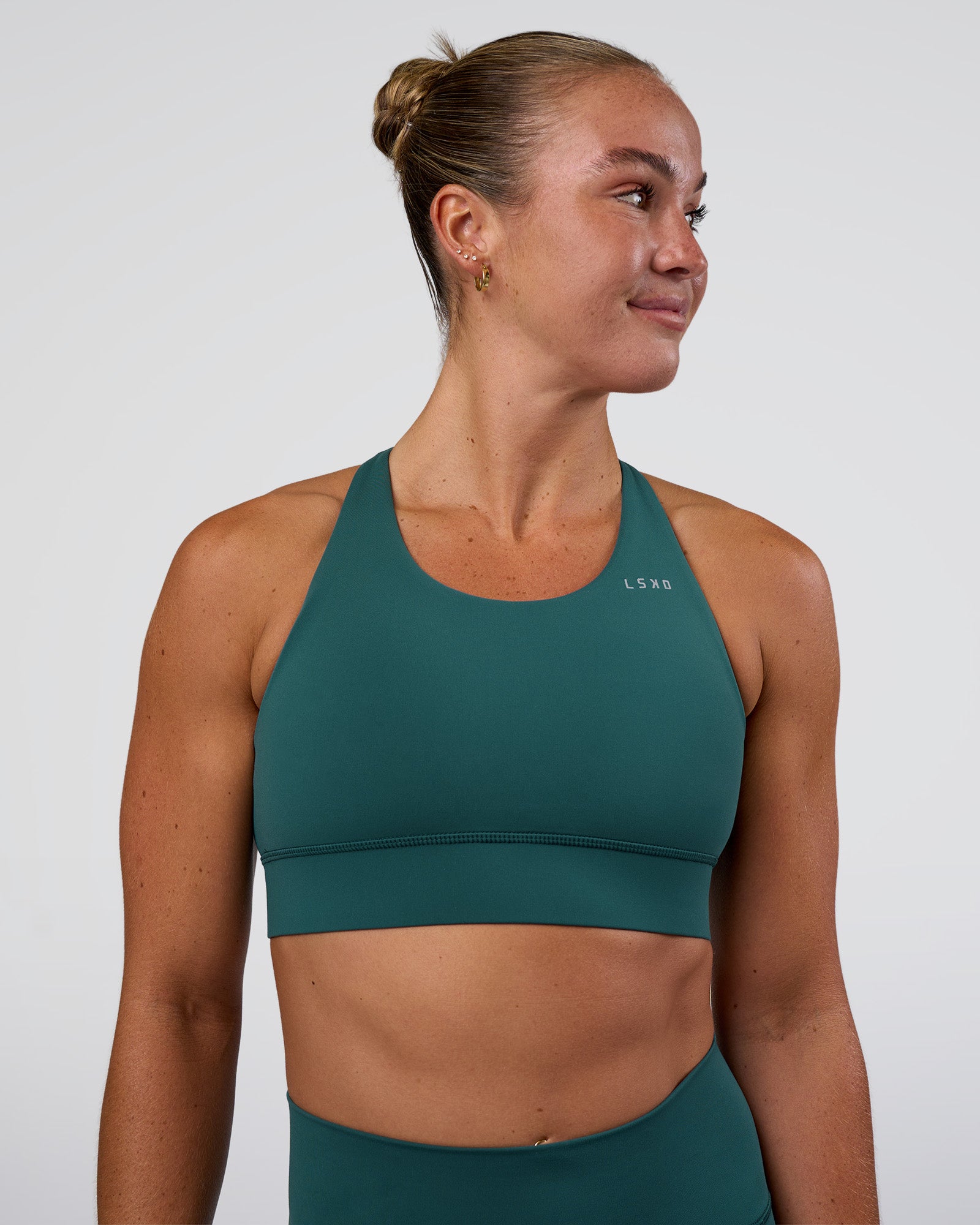 Woman wearing Accelerate Sports Bra - Transformative Teal | Set:true | Angle:front | Model:Sav | Size:S