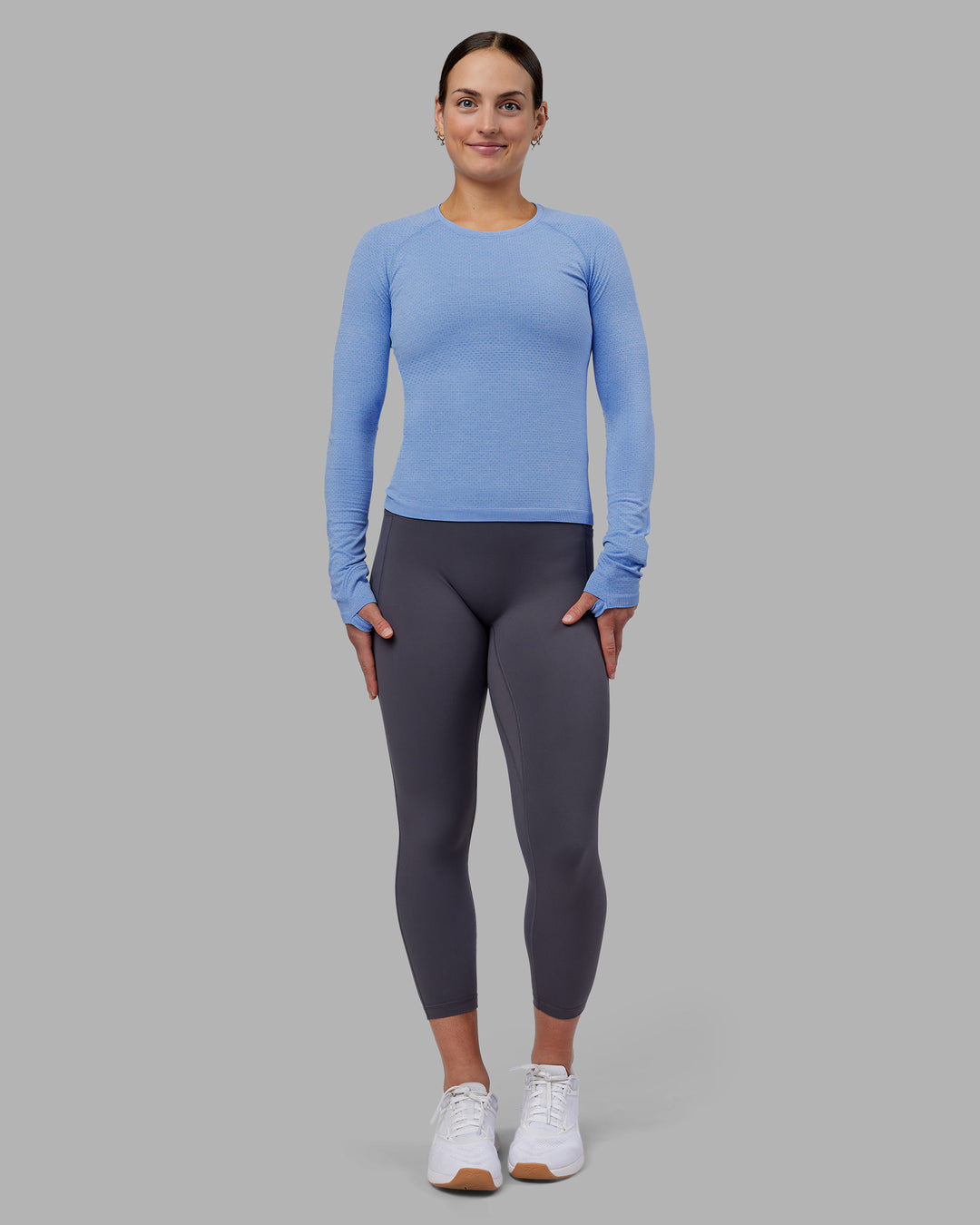 Woman wearing AeroFLX+ Seamless Long Sleeve Tee - Cornflower Blue Marl | Model:Keisha | Size:S